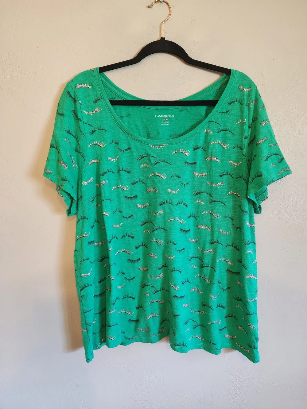 Lane Bryant Kelly Green Scoop Neck Tee with Sparkly Metallic Eyelash Print